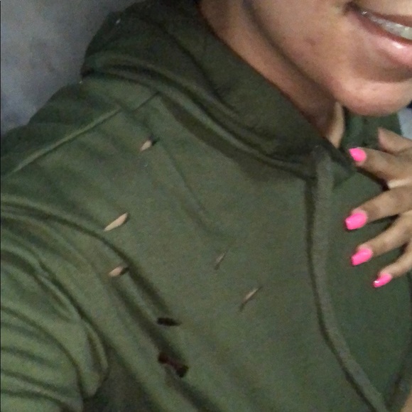 Distressed crop top - Picture 4 of 4